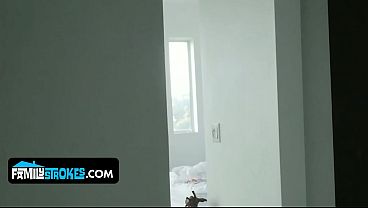 Blonde Montok Daisy Stone Dijilat Habis Sama Kakak Tiri Yang Horny, Akhirnya Dimuntahin Di Muka.