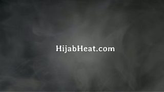 Gadis Jilbab Ketat Di Kantor Digebukin Ramai-ramai Sama Bos.
