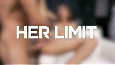 Cewek Asia Langsing Pake Lingerie Pink… Diminyaki, Kontolnya Dimasukin Keras Dari Belakang