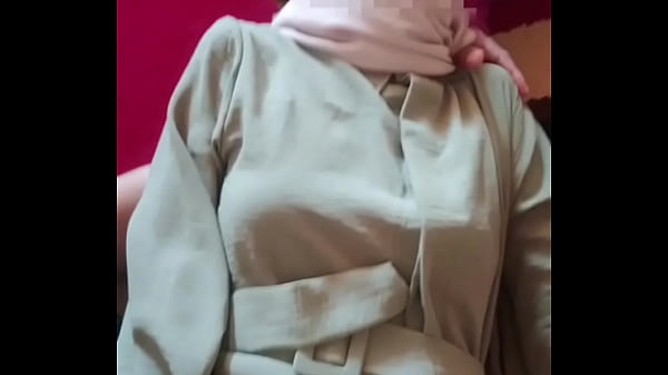 Saudari Tiri Berhijab Digebukin Pas Lebaran, Nikmatnya Pol